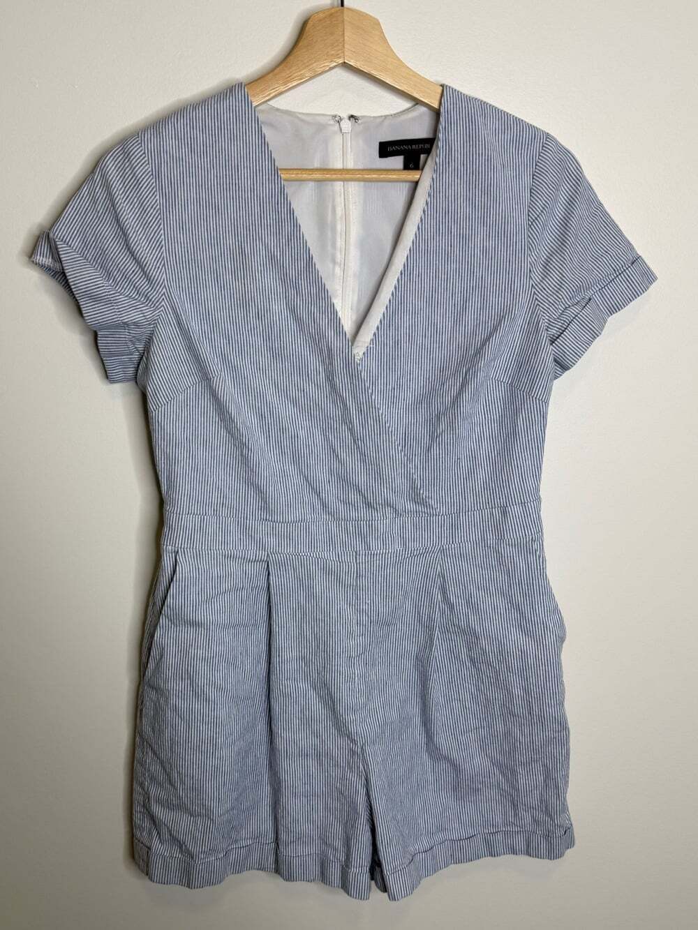 Banana Republic Blue and White Pinstripe Short Sleeve Romper size 6